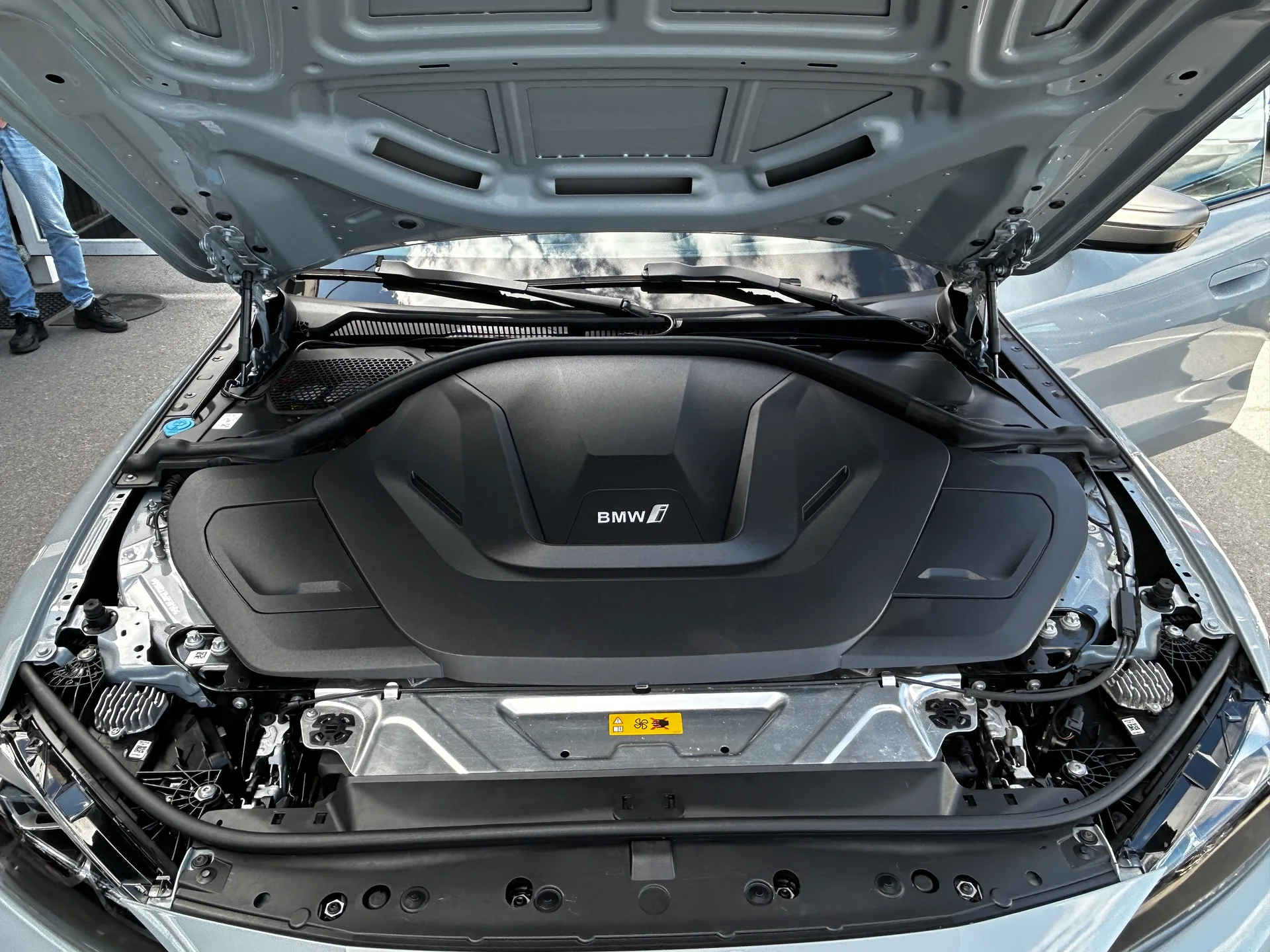 BMW i4 — фото 9