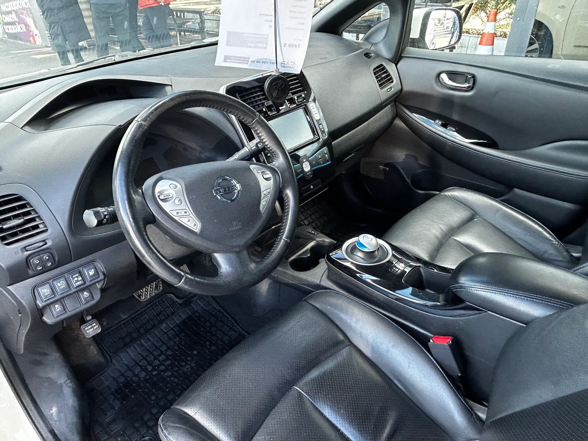 Nissan Leaf — фото 5