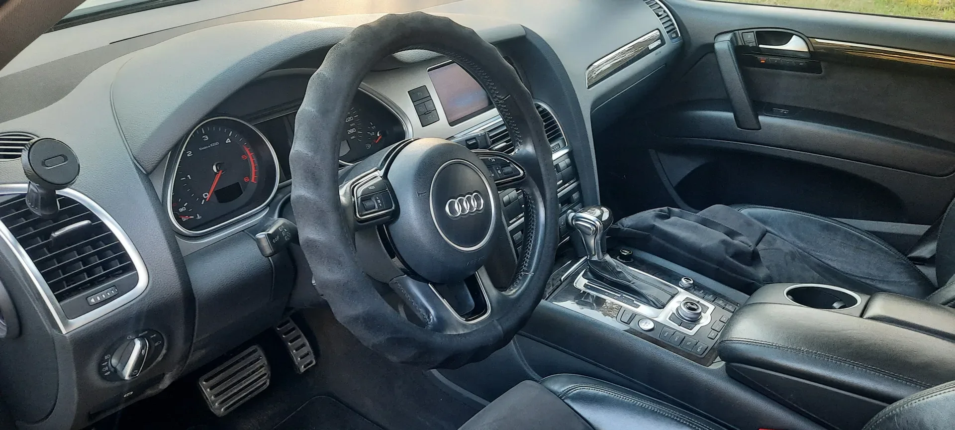 Audi Q7 — фото 9