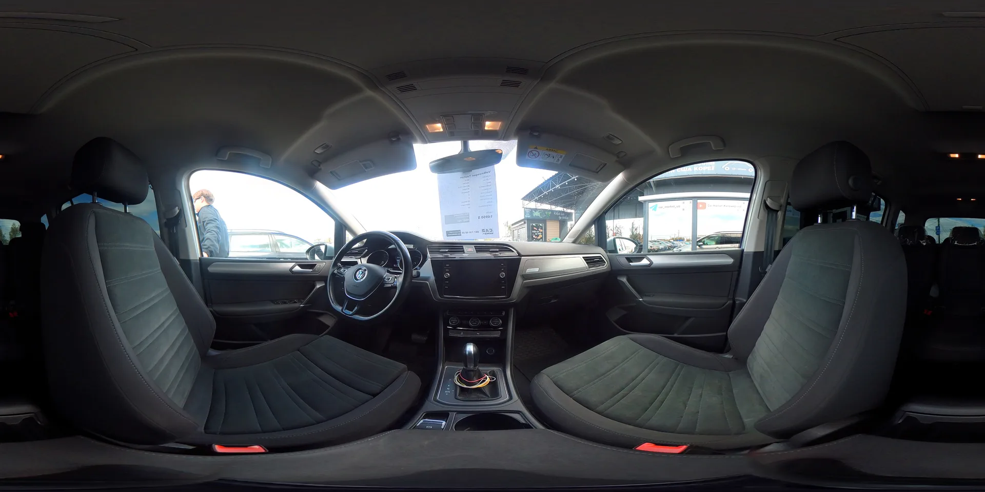 Volkswagen Touran — 360°