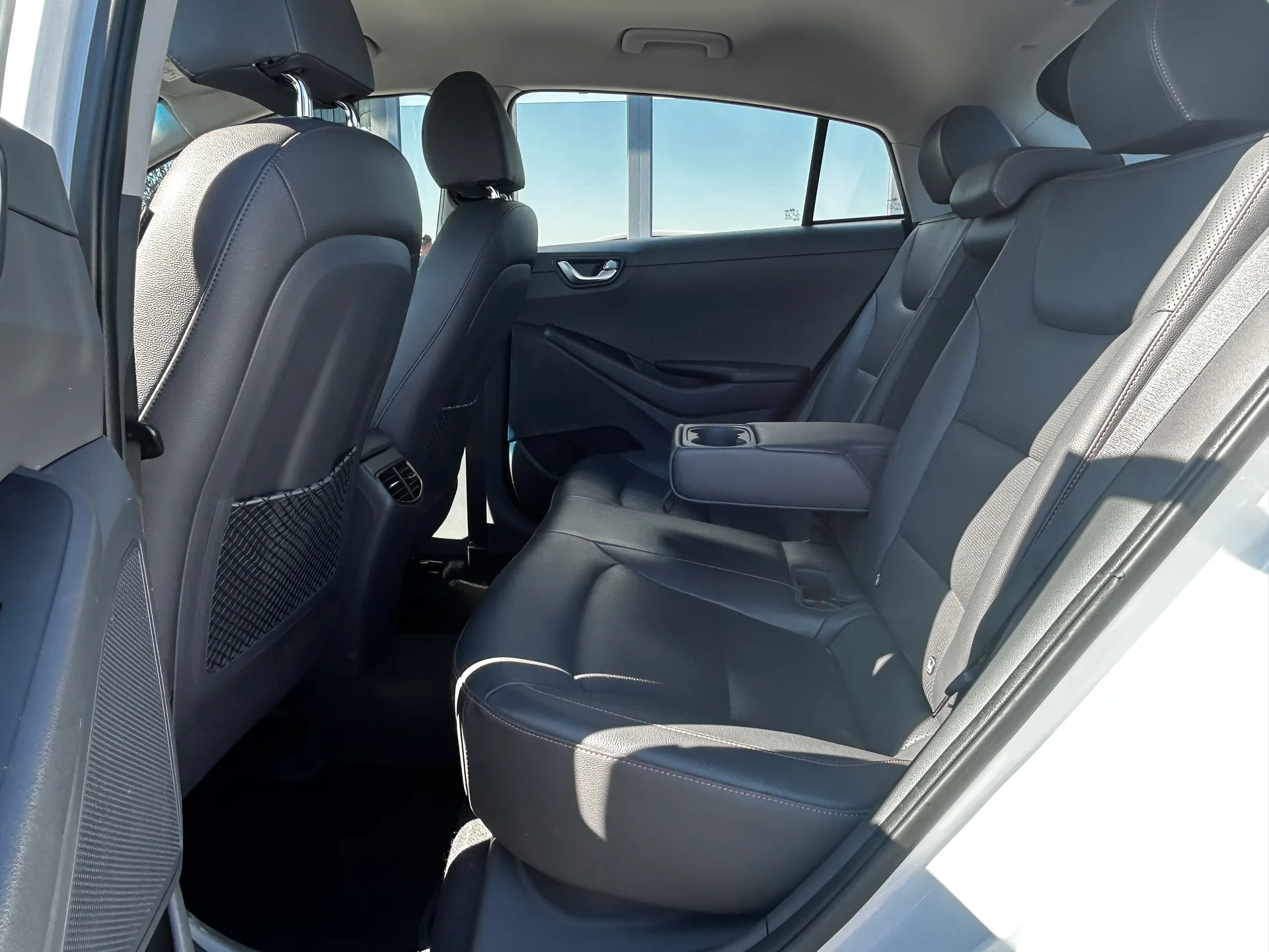 Hyundai Ioniq — фото 6