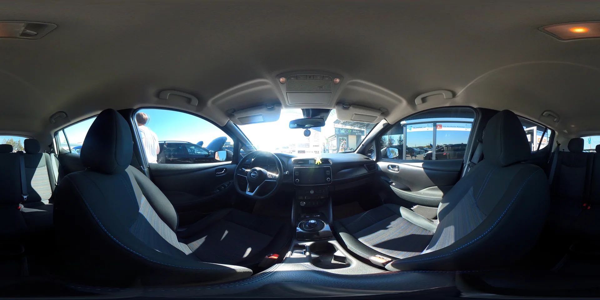 Nissan Leaf — 360°