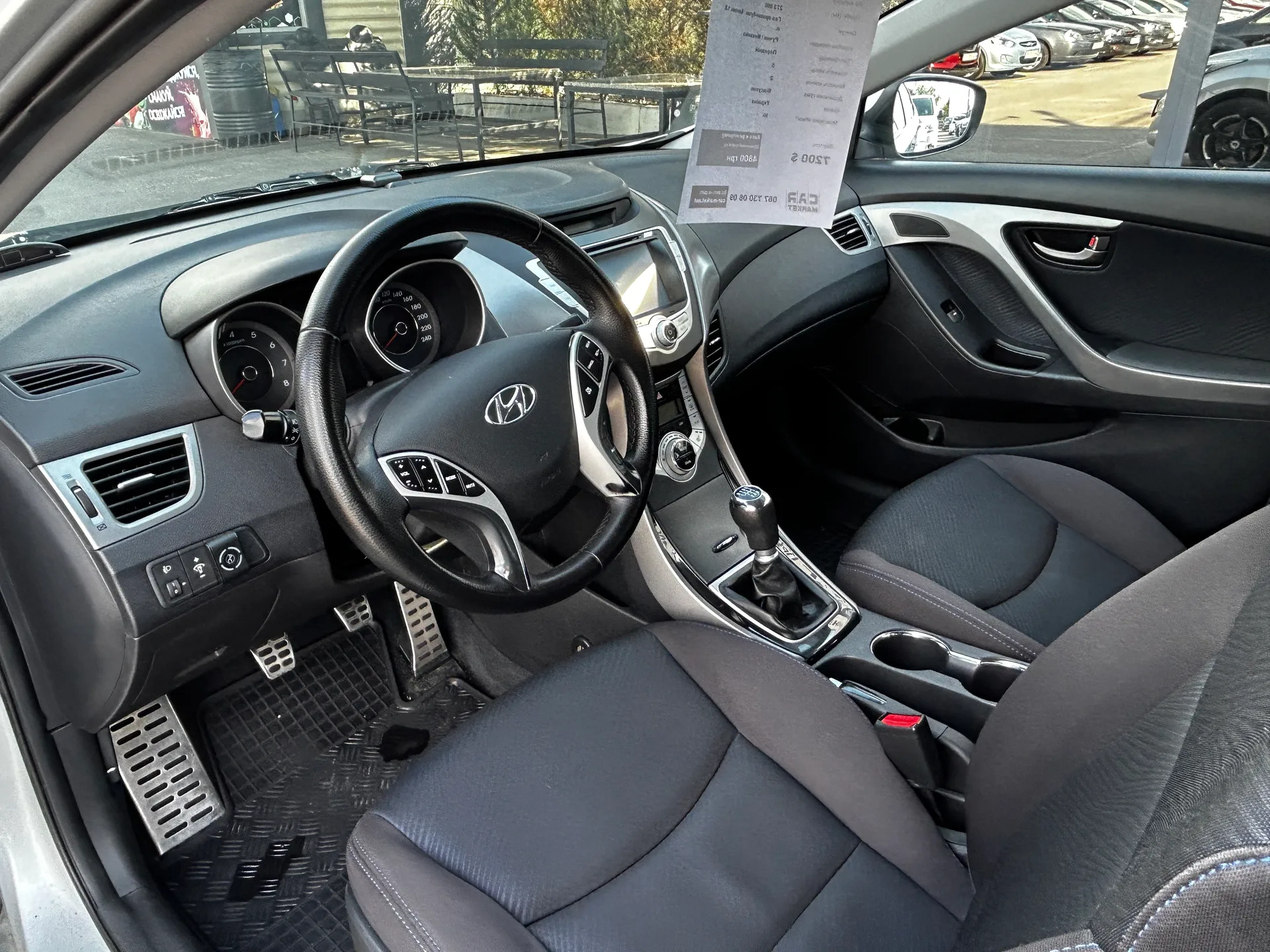 Hyundai Elantra — фото 5