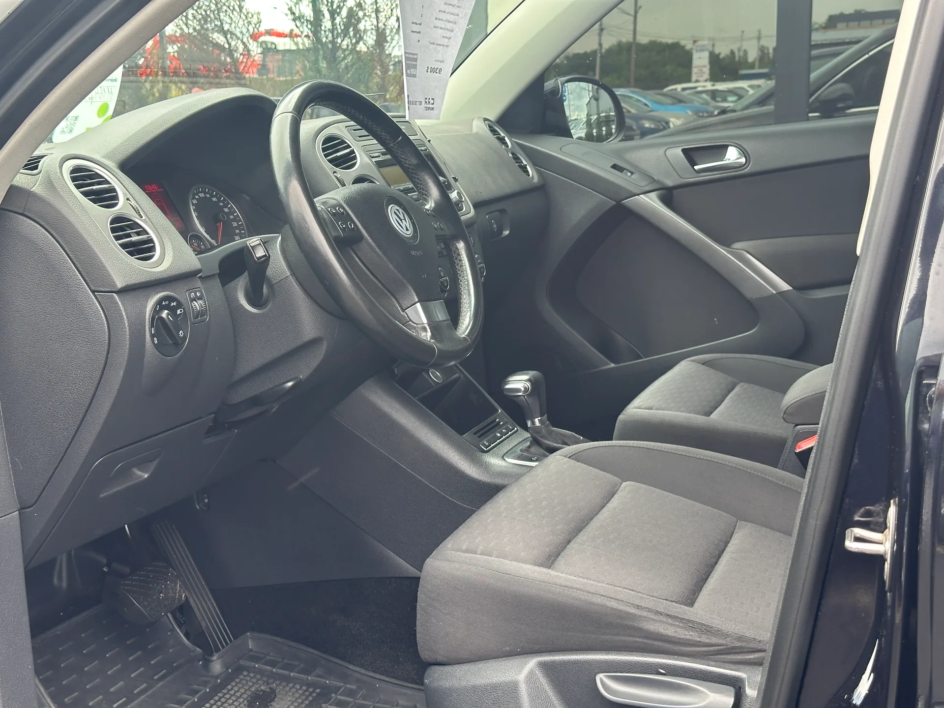Volkswagen Tiguan — фото 6