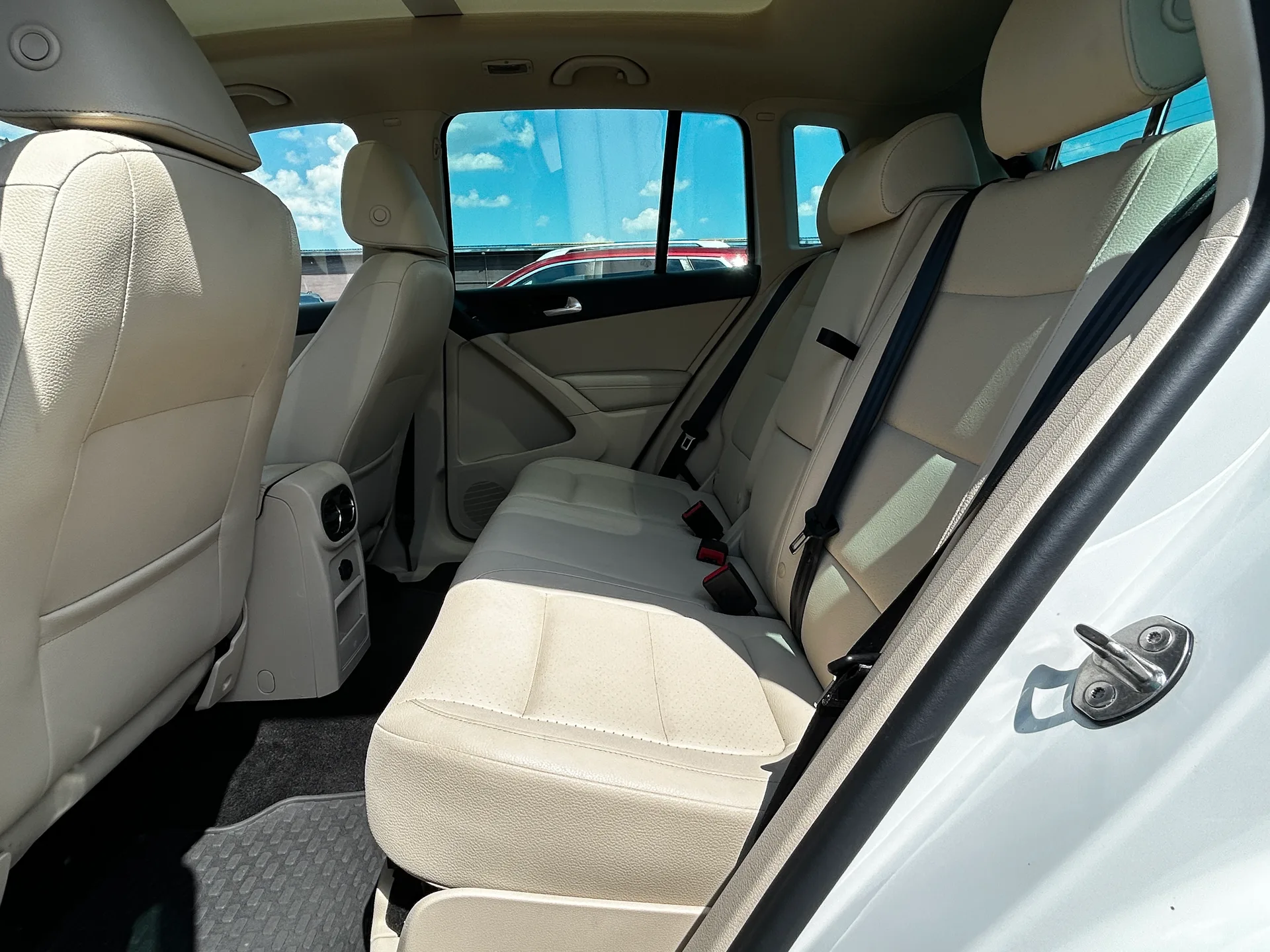 Volkswagen Tiguan — фото 7