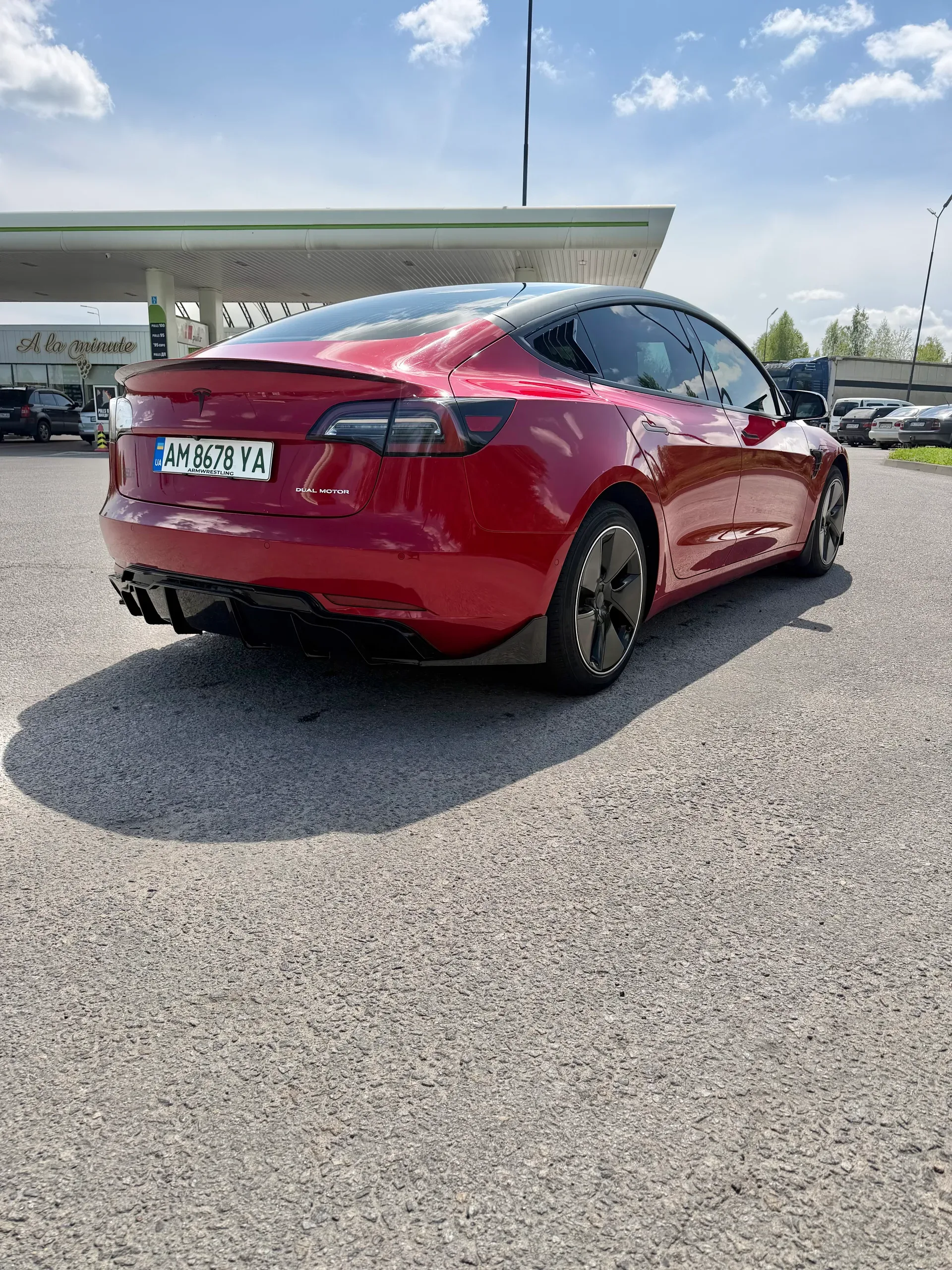 Tesla Model 3 — фото 2