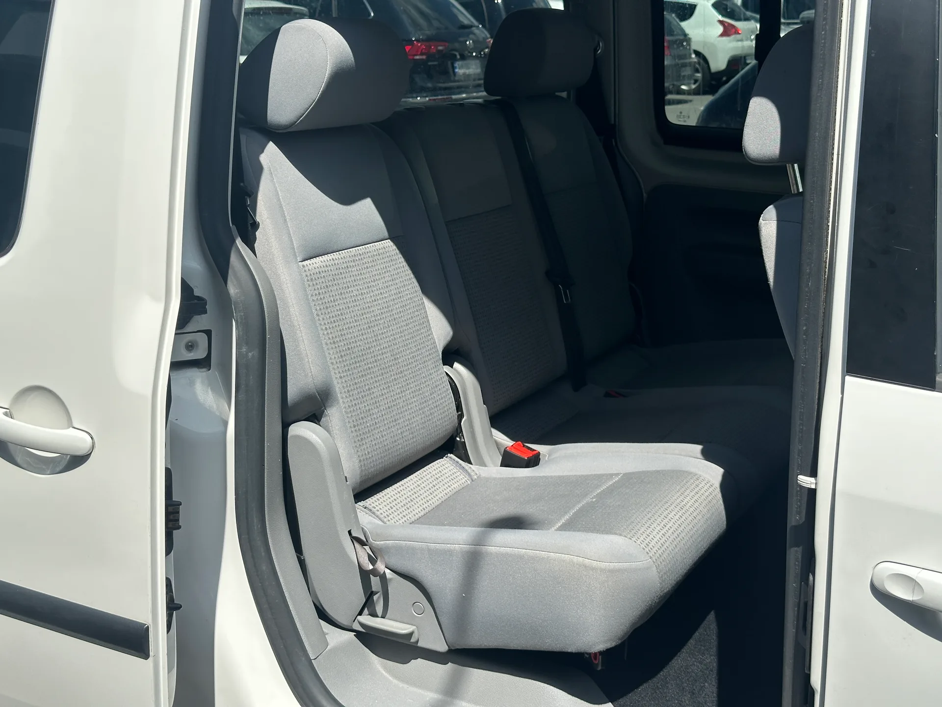 Volkswagen Caddy — фото 10