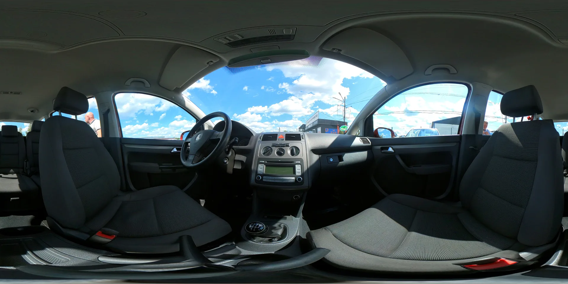 Volkswagen Touran — 360°