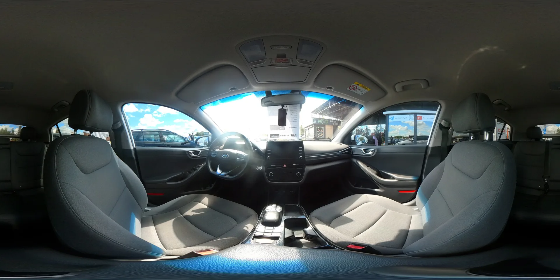 Hyundai Ioniq — 360°