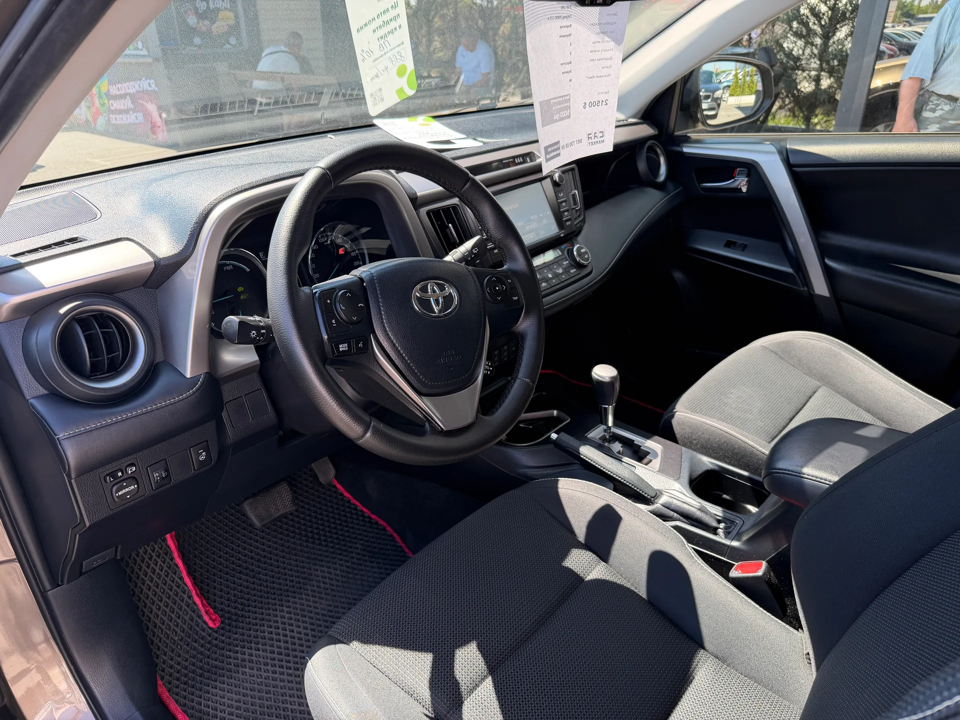 Toyota RAV4 — фото 5
