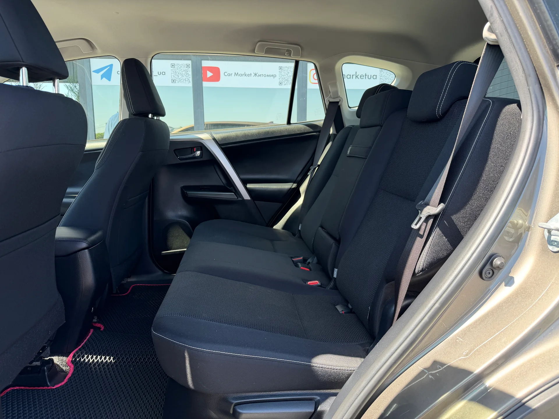 Toyota RAV4 — фото 7