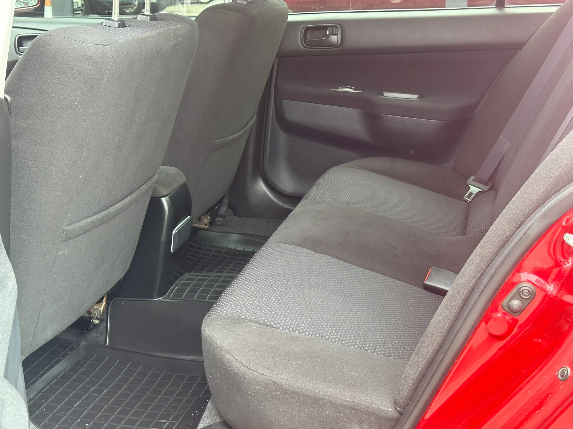 Mitsubishi Lancer — фото 9