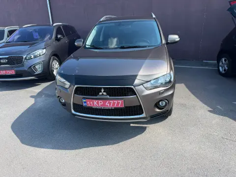 Mitsubishi Outlander XL