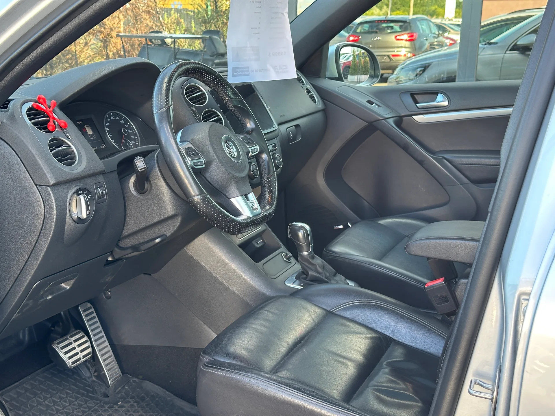 Volkswagen Tiguan — фото 6