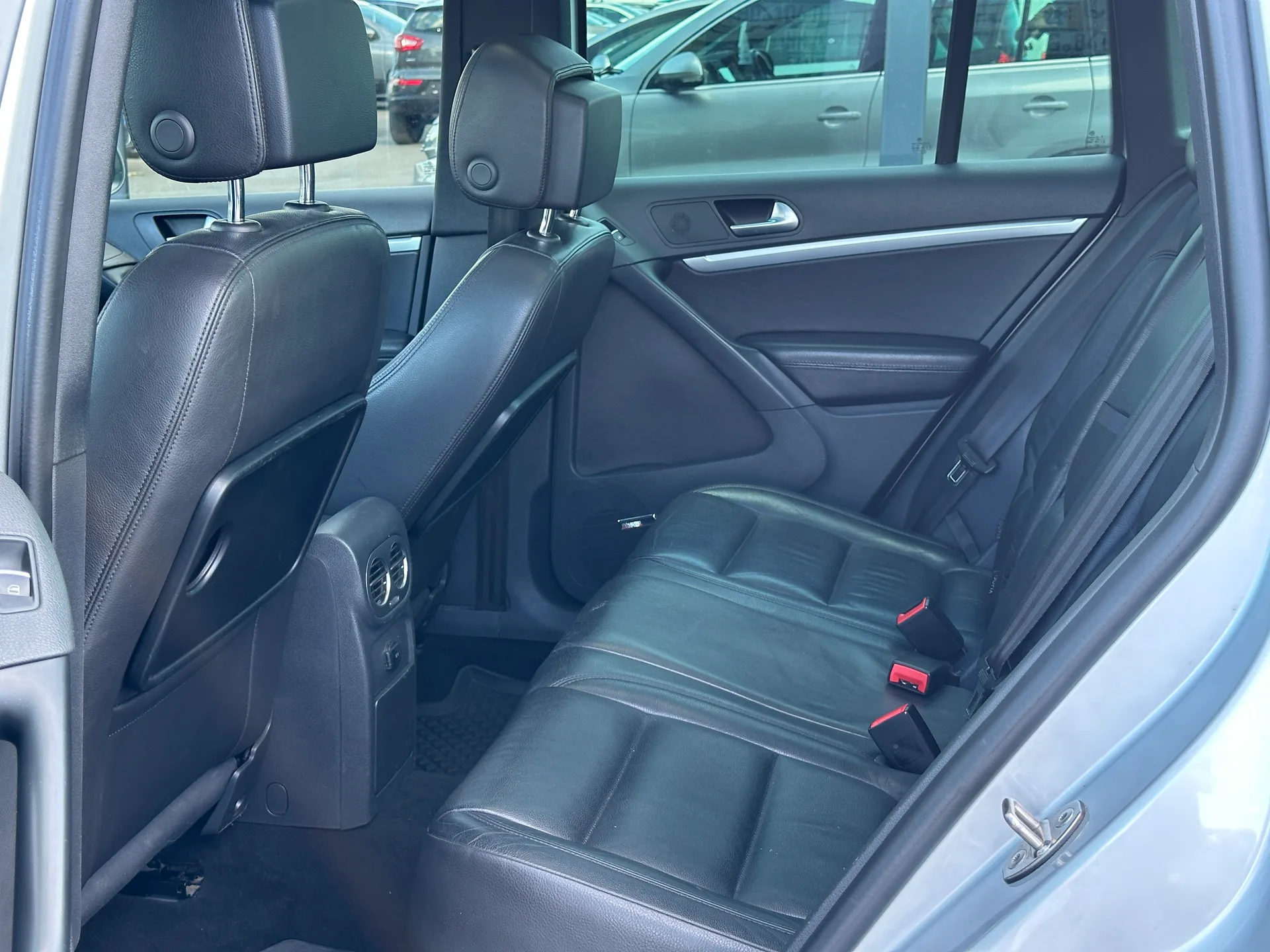 Volkswagen Tiguan — фото 8