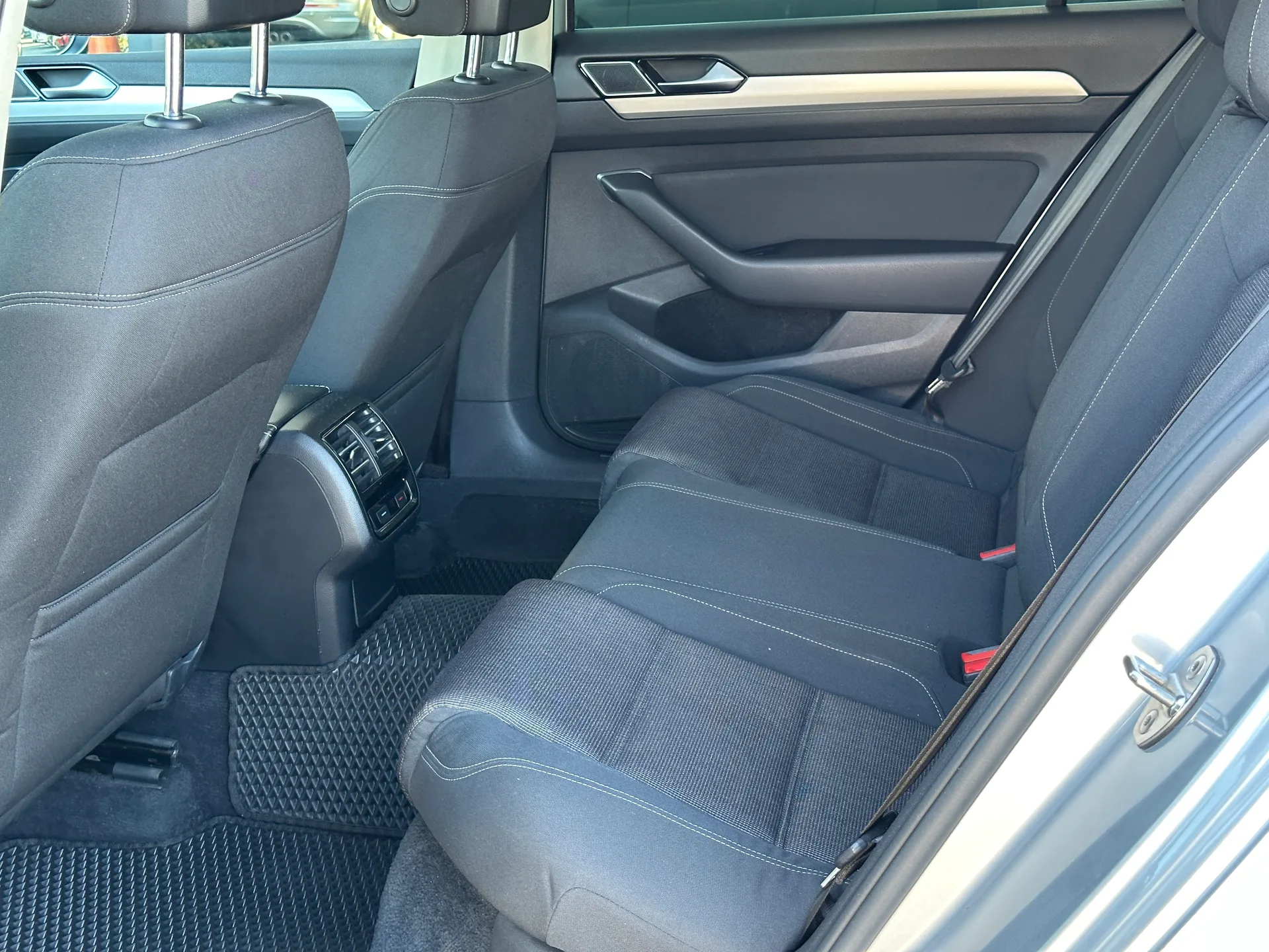 Volkswagen Passat — фото 8