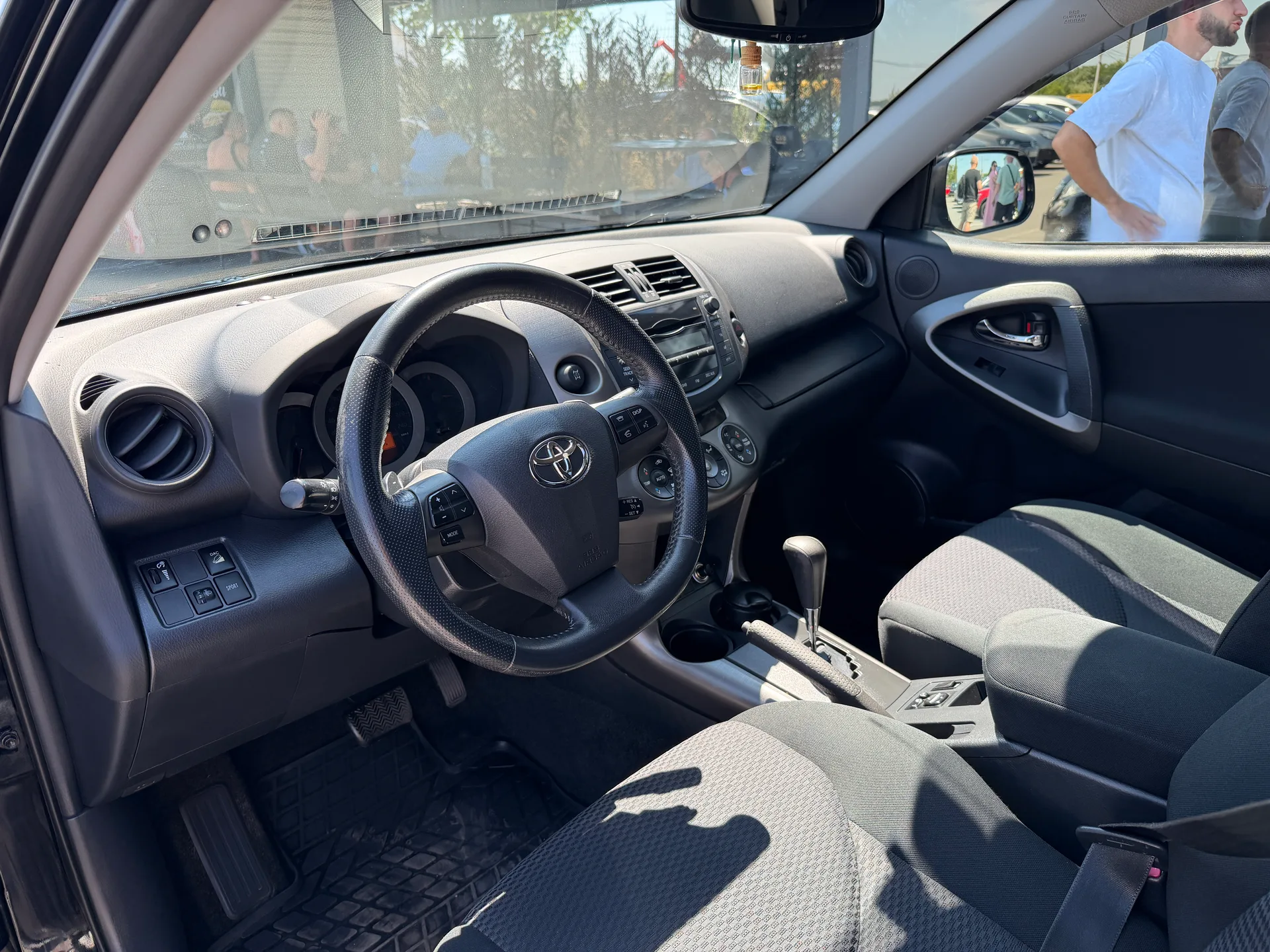 Toyota RAV4 — фото 5