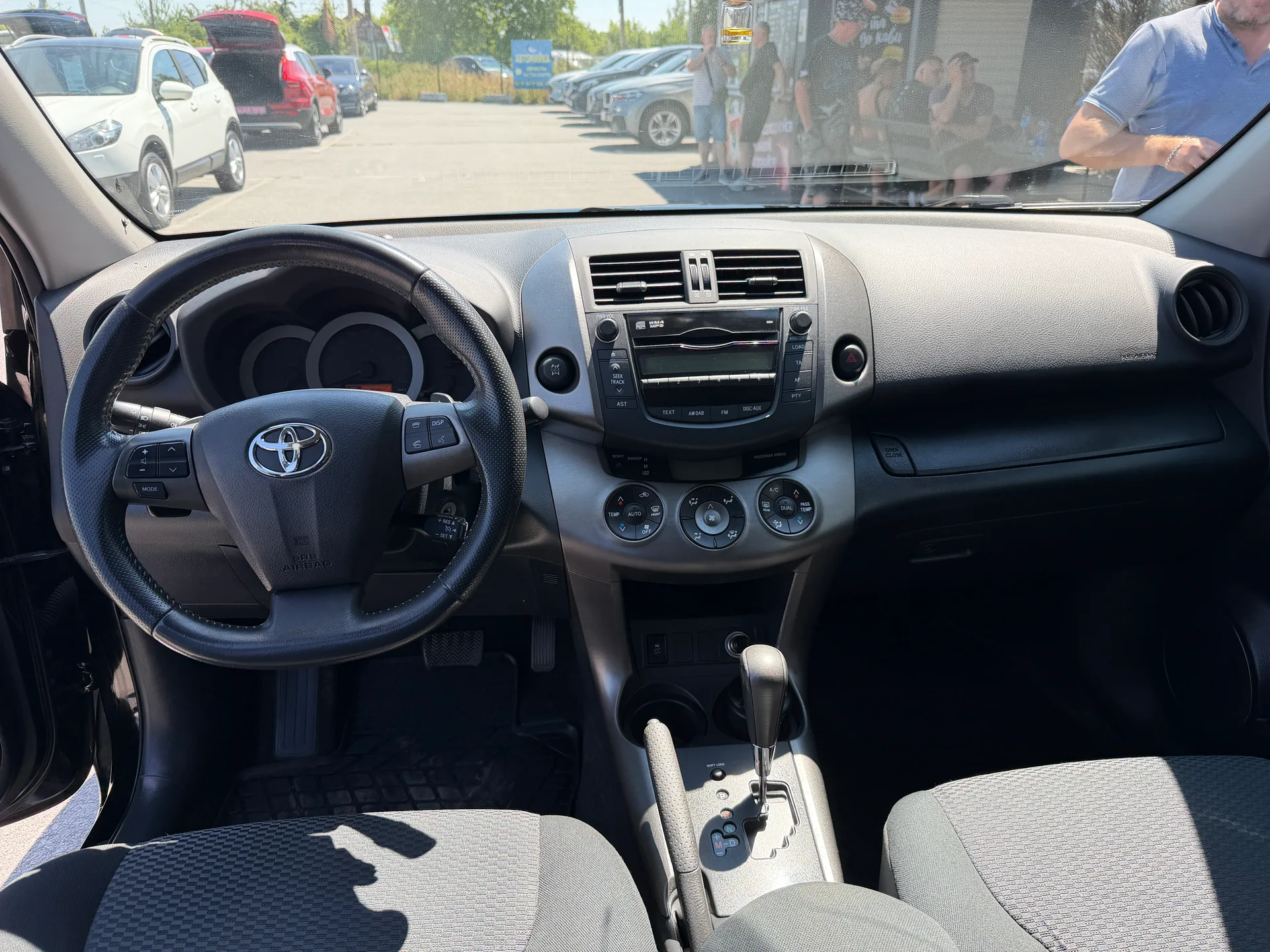 Toyota RAV4 — фото 6