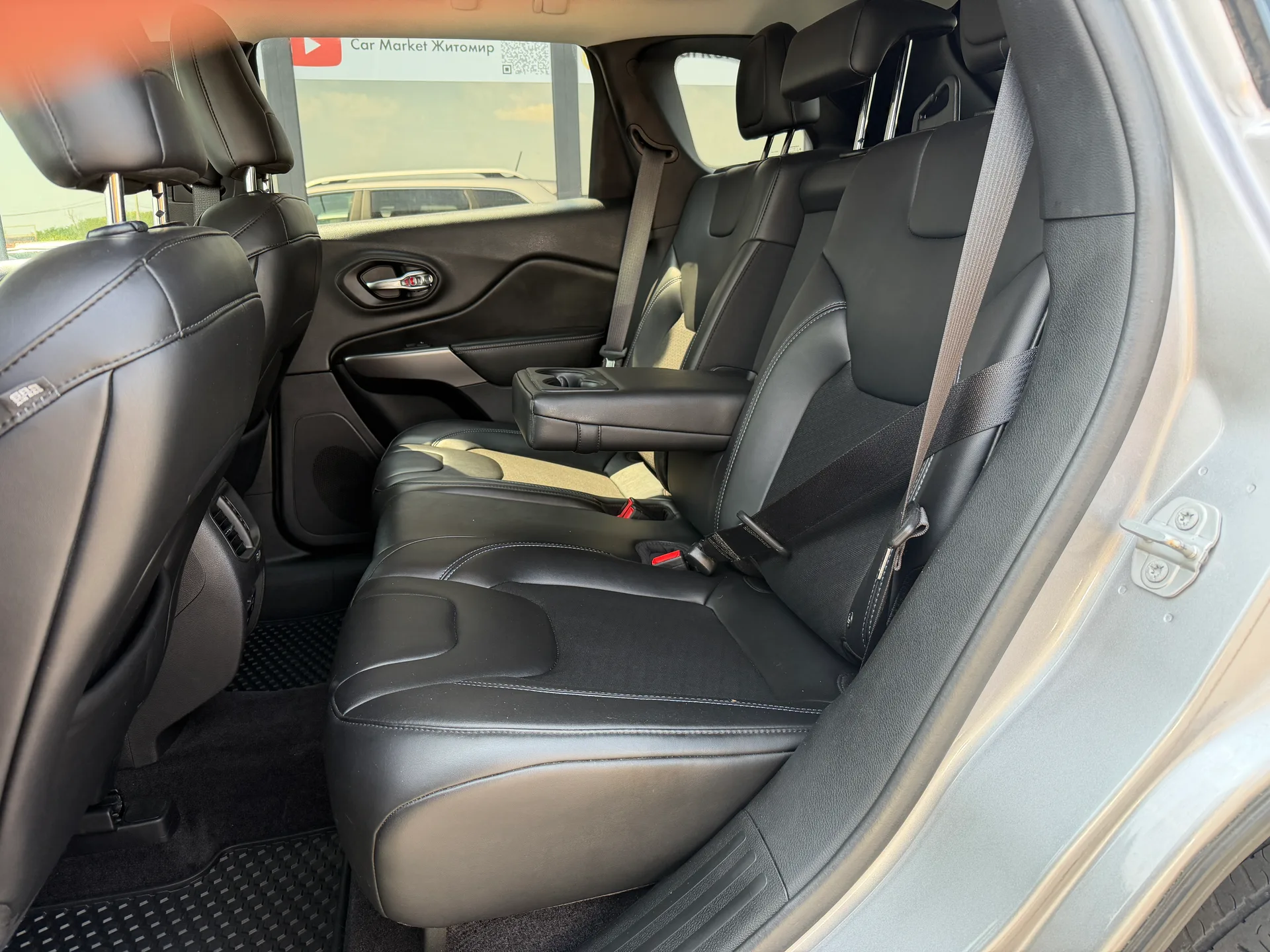 Jeep Cherokee — фото 7
