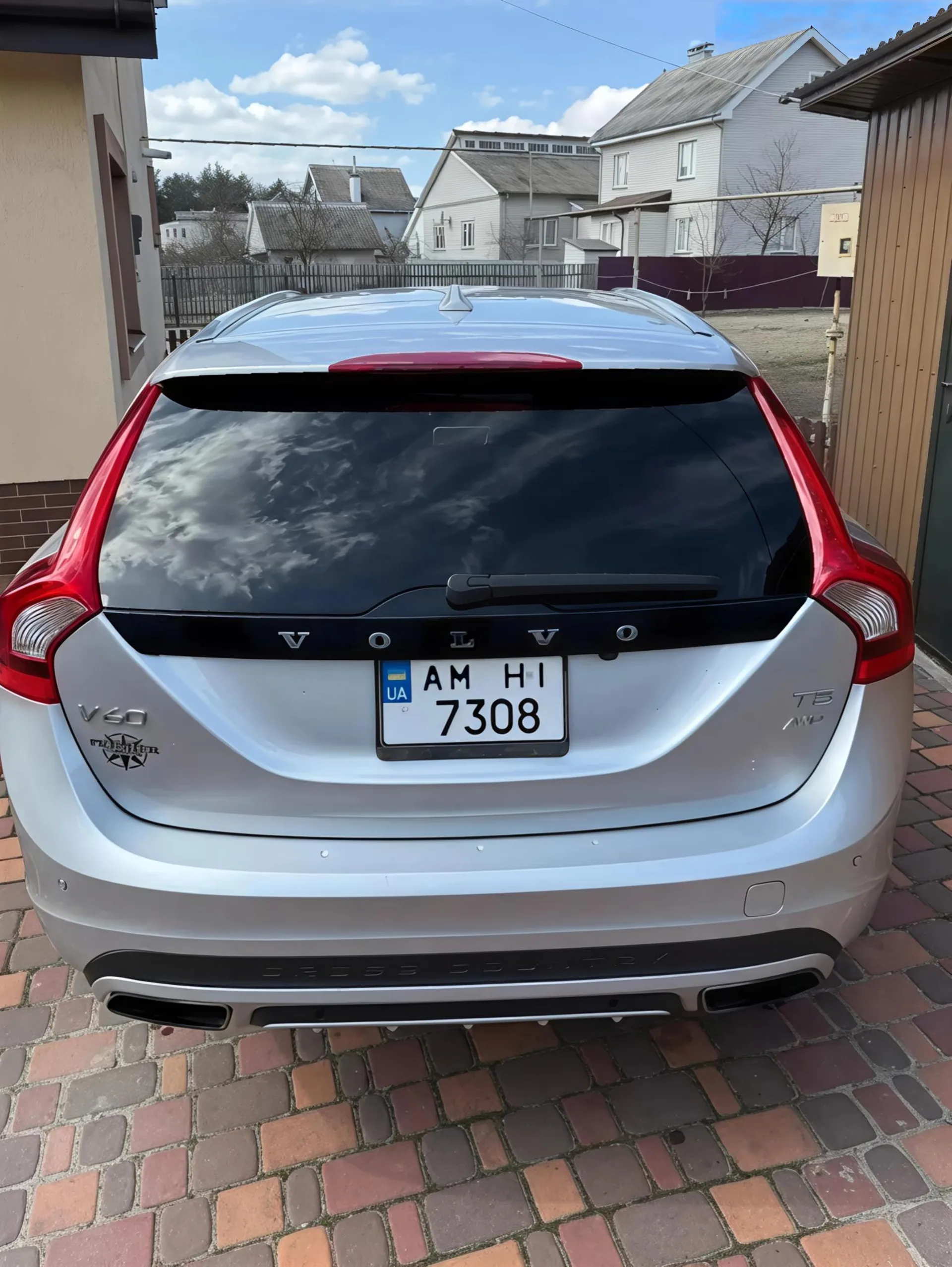 Volvo V60 Cross Country — фото 2