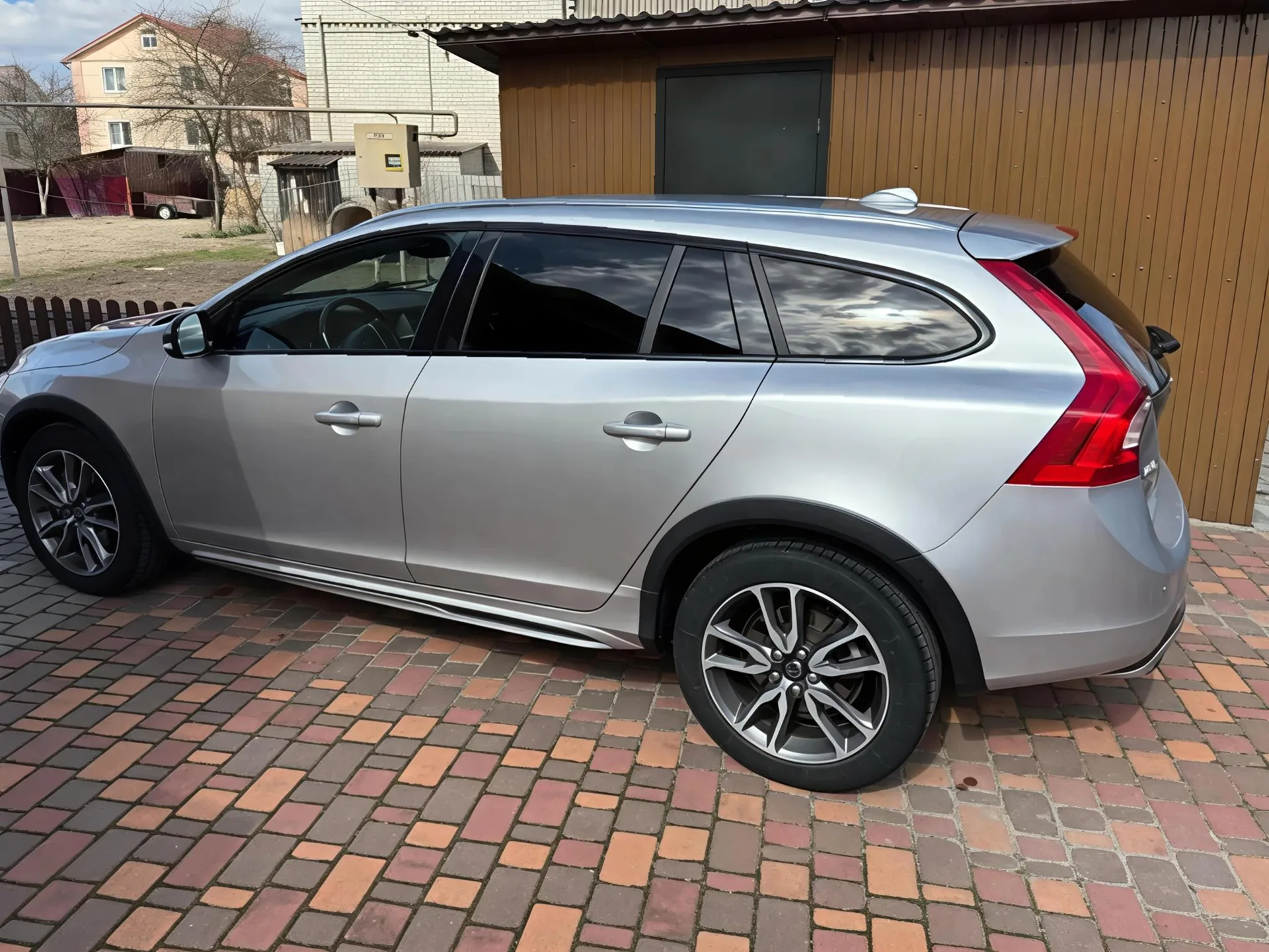Volvo V60 Cross Country — фото 3