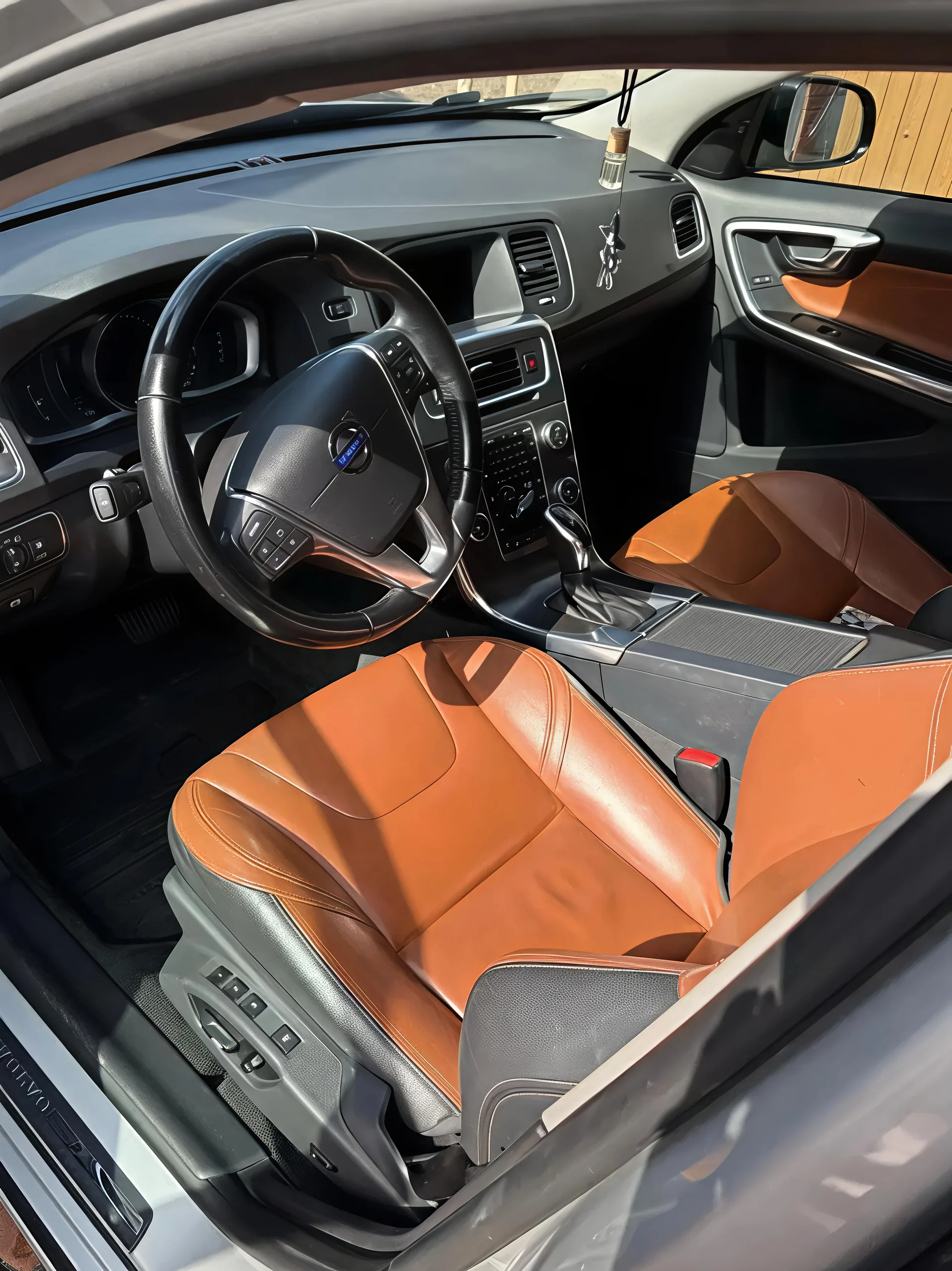 Volvo V60 Cross Country — фото 4