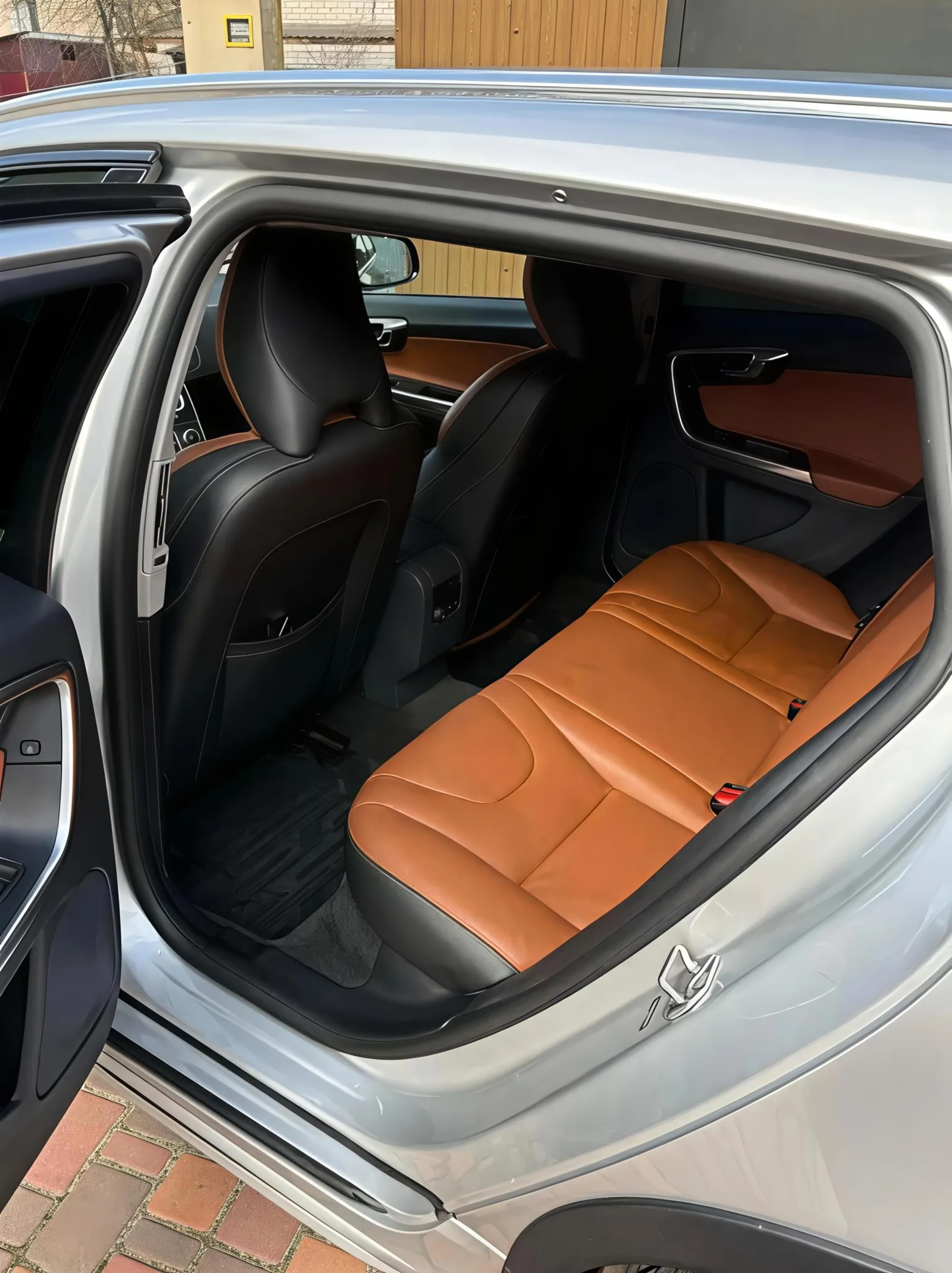 Volvo V60 Cross Country — фото 6