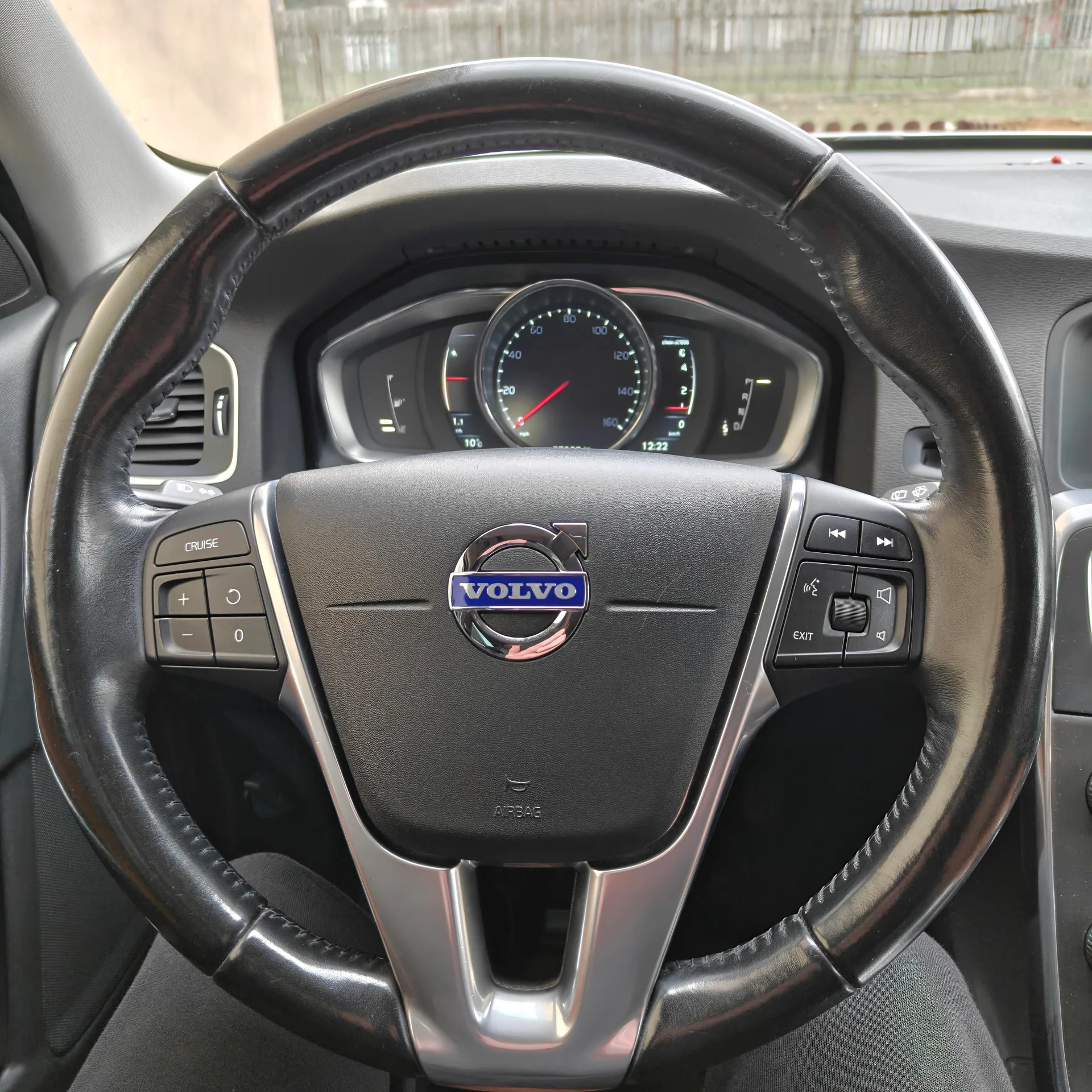 Volvo V60 Cross Country — фото 7