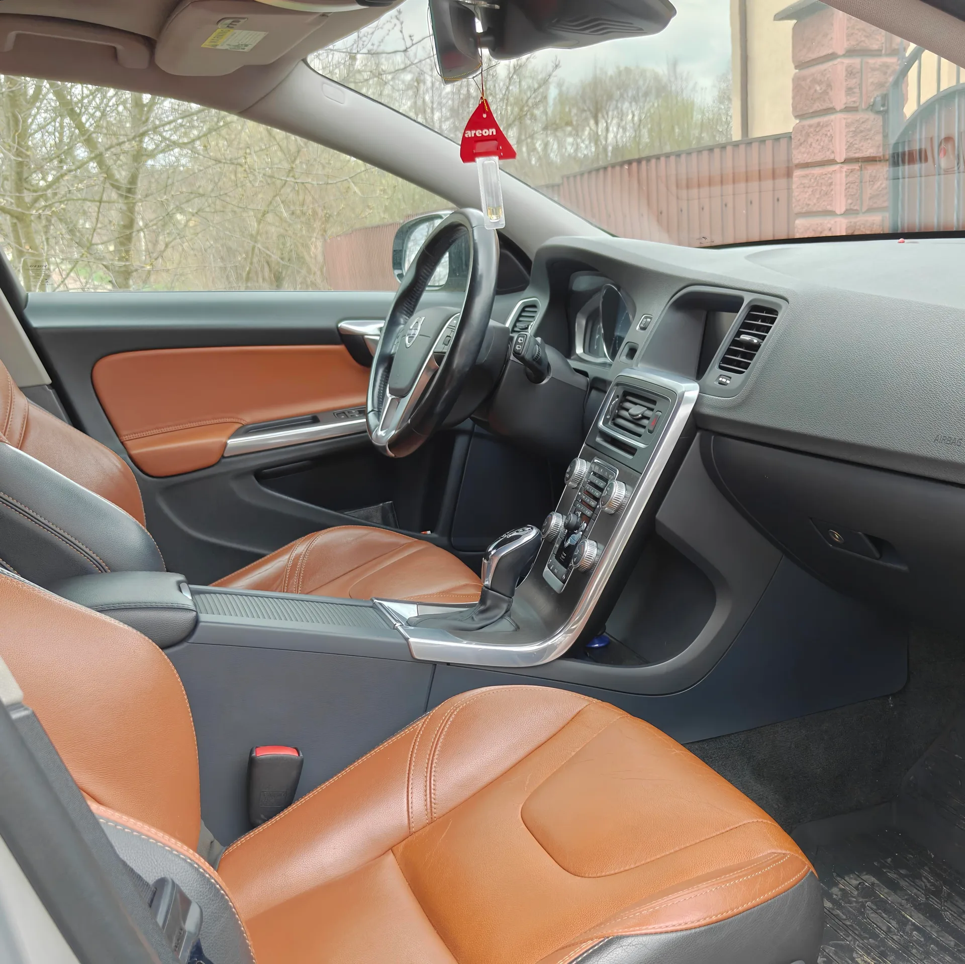 Volvo V60 Cross Country — фото 9