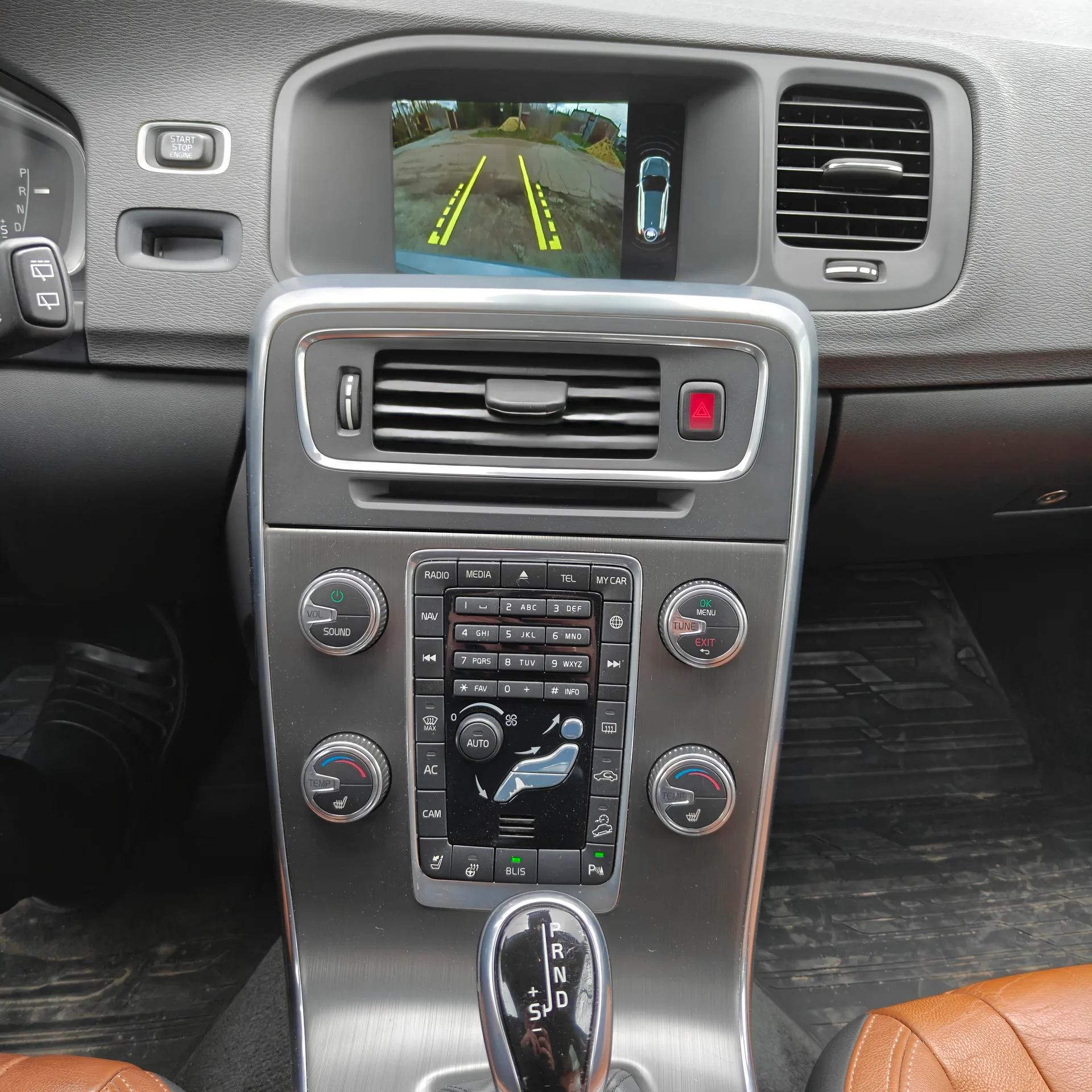 Volvo V60 Cross Country — фото 10