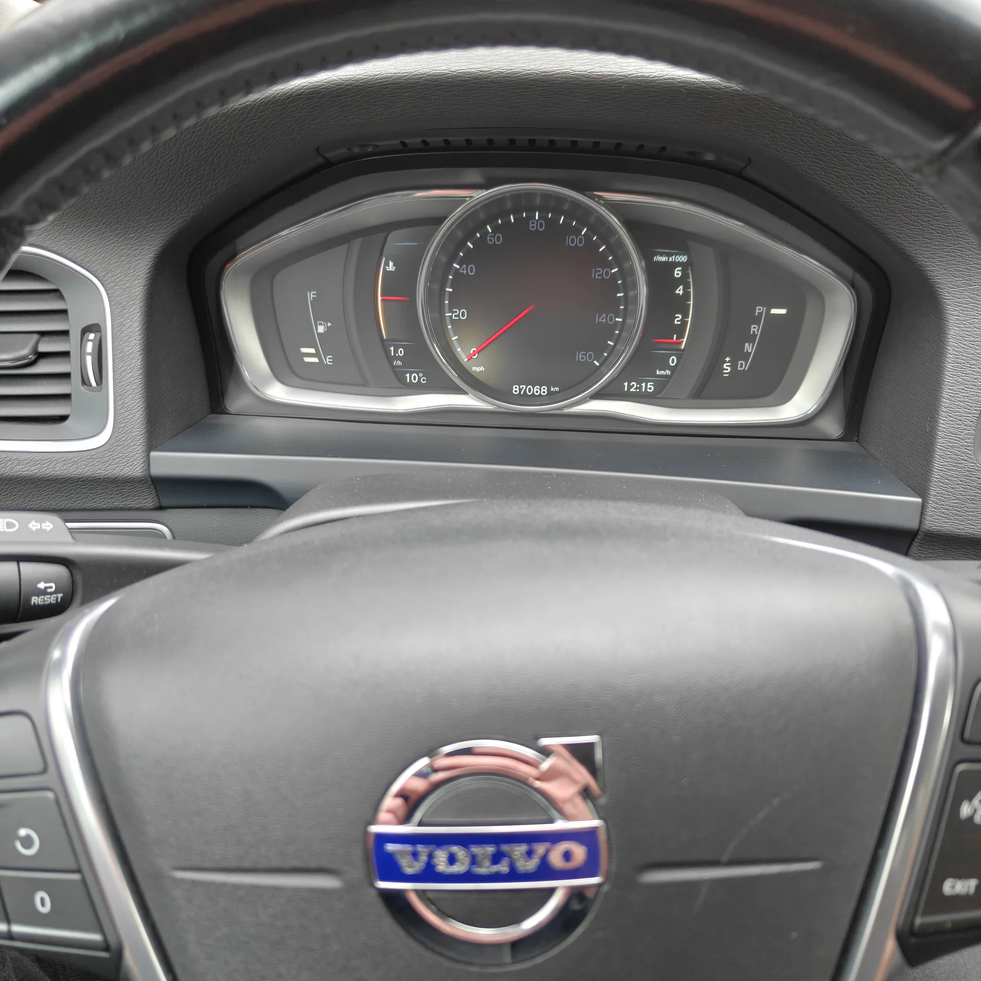 Volvo V60 Cross Country — фото 11