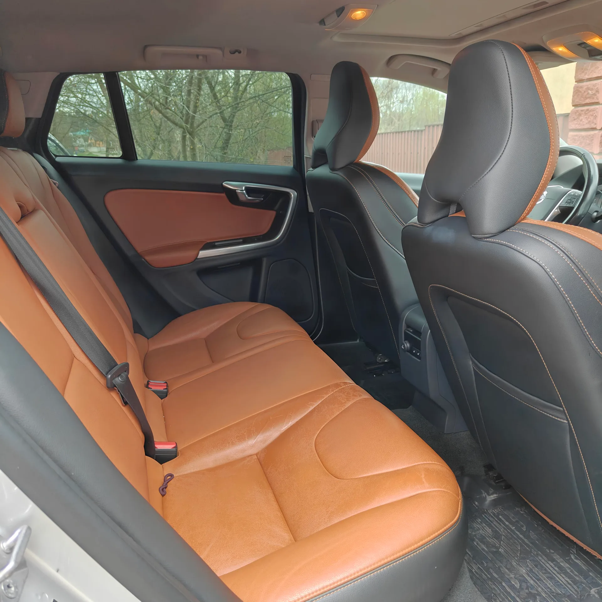 Volvo V60 Cross Country — фото 12