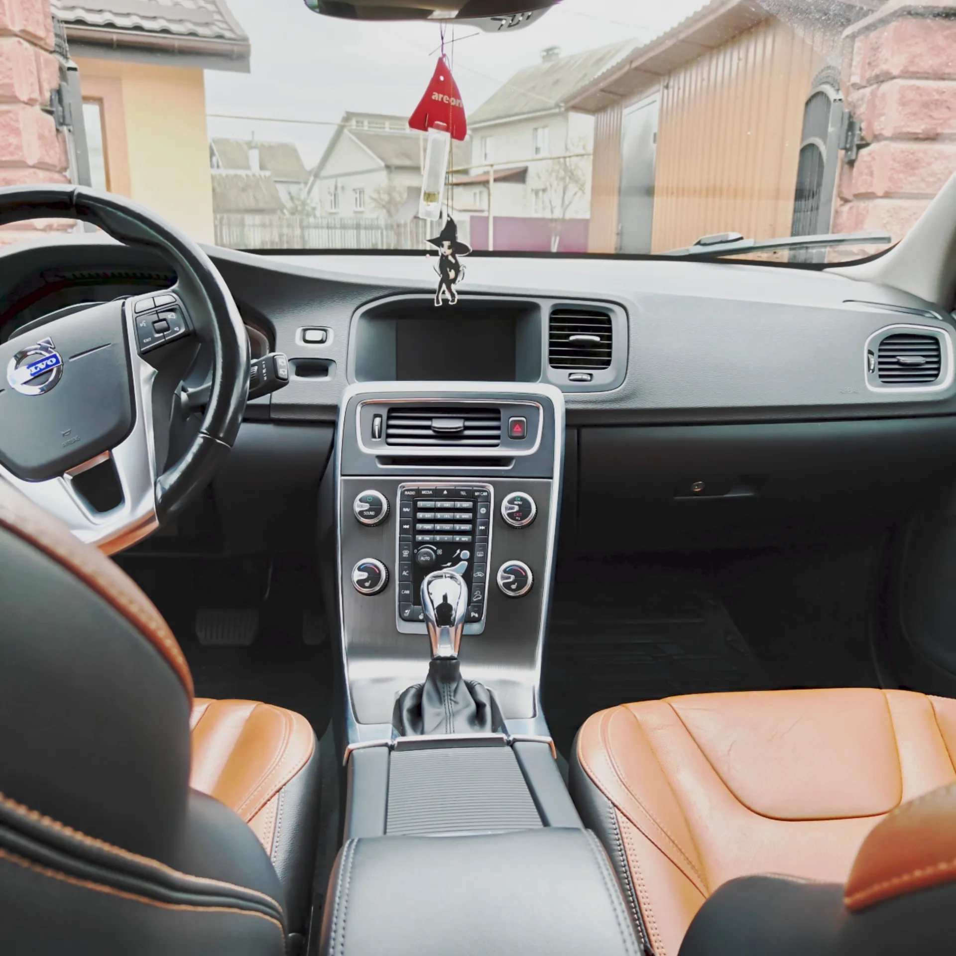 Volvo V60 Cross Country — фото 13