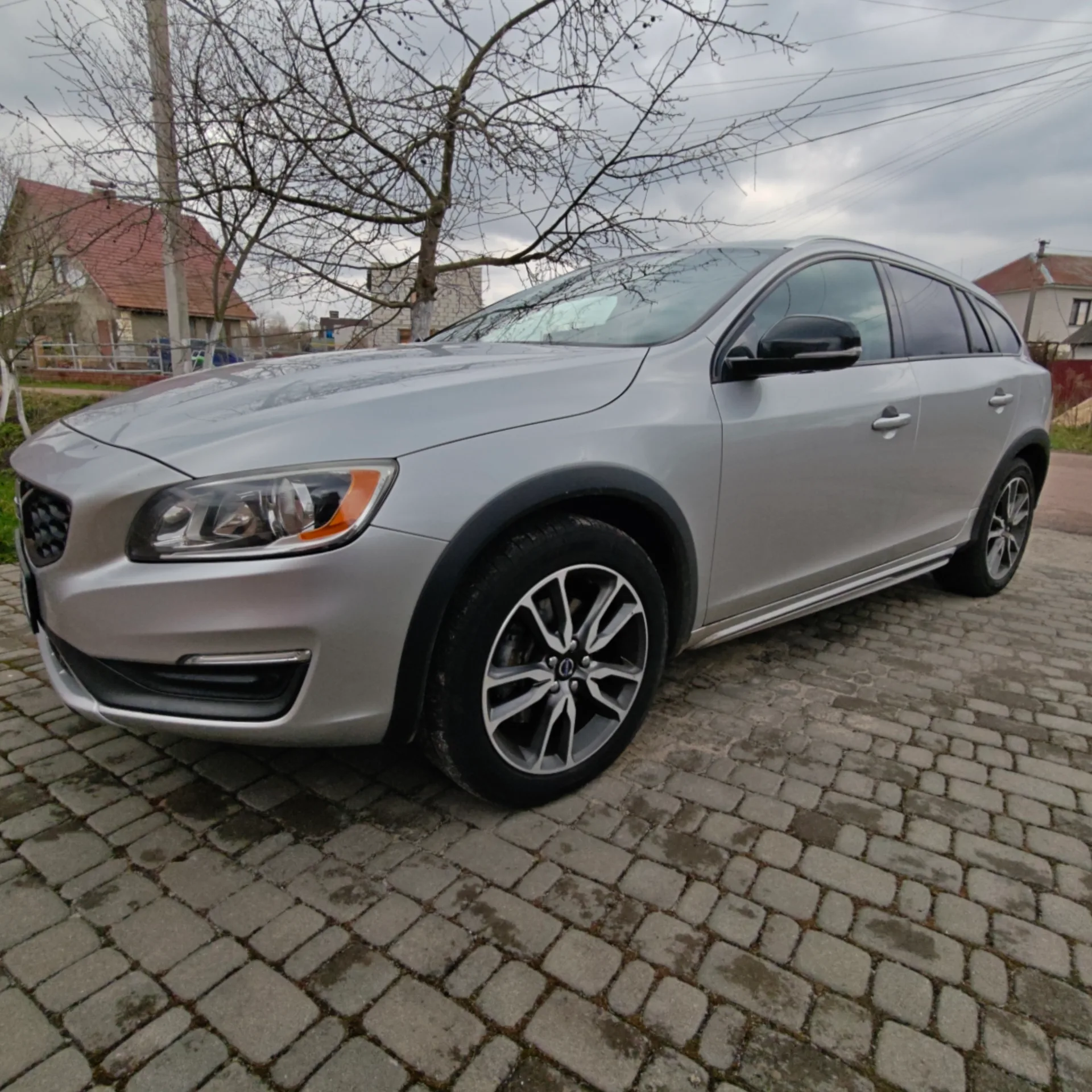 Volvo V60 Cross Country — фото 14