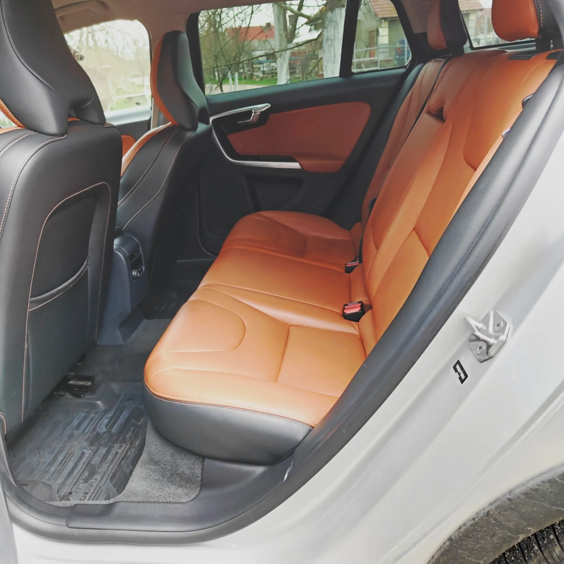 Volvo V60 Cross Country — фото 17