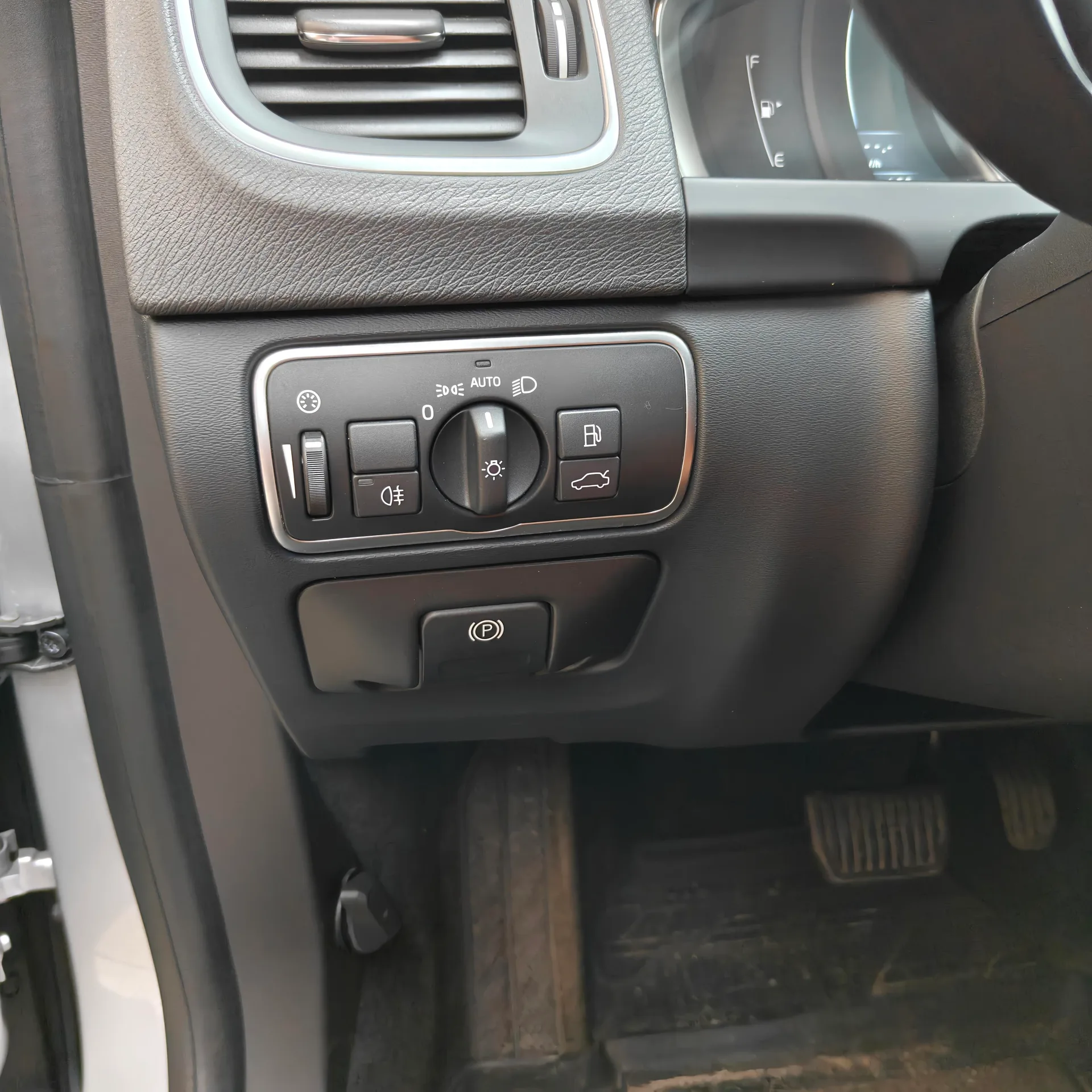 Volvo V60 Cross Country — фото 18