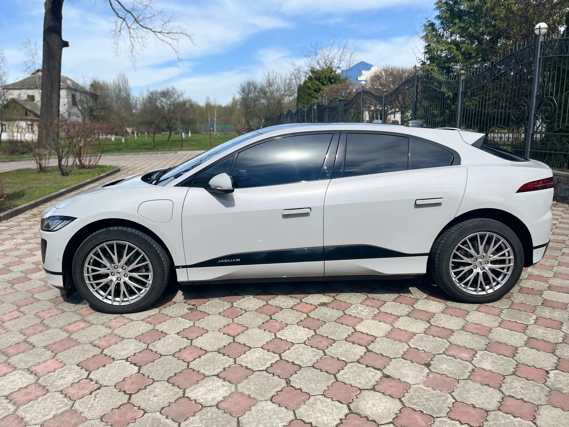 Jaguar I-Pace — фото 8