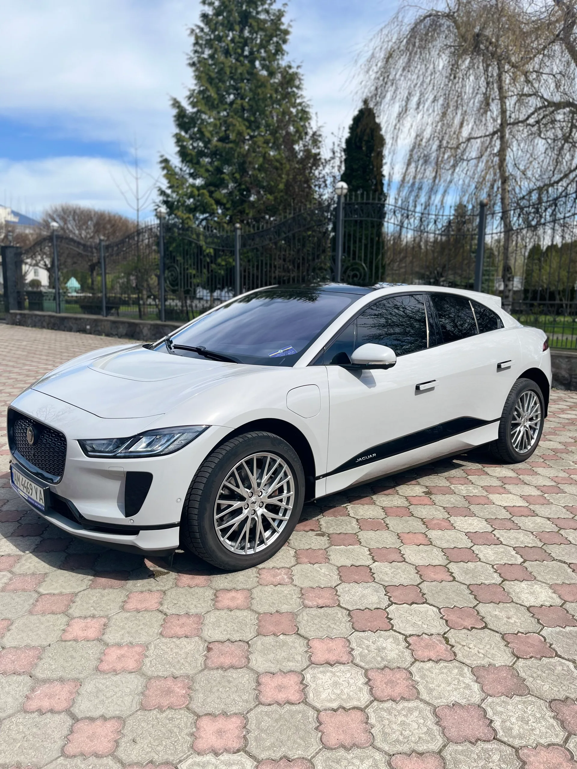 Jaguar I-Pace — фото 9
