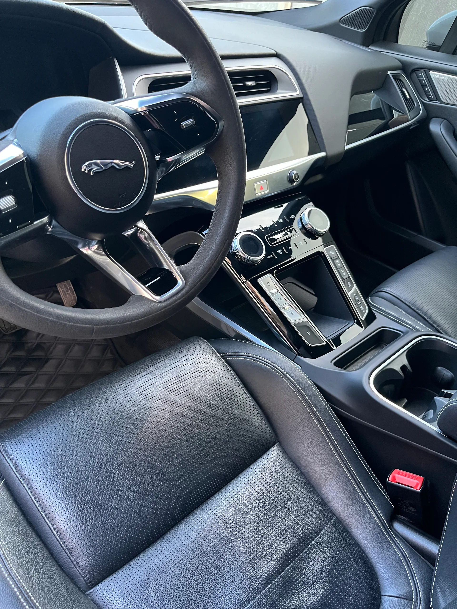 Jaguar I-Pace — фото 12