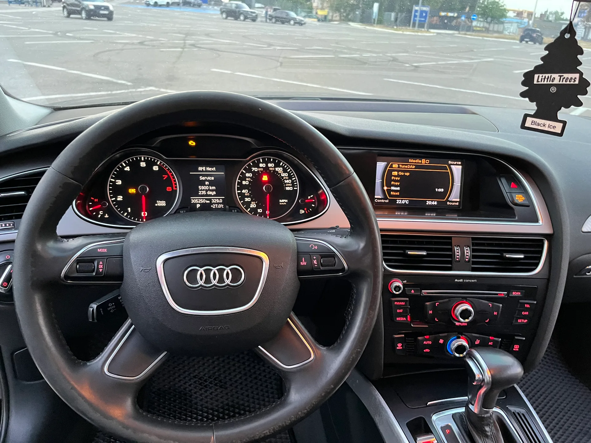 Audi A4 — фото 2